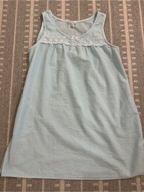 Miss Elaine Size XL Seersucker Sleeveless Nightgown – Pastel Blue/White Stripe